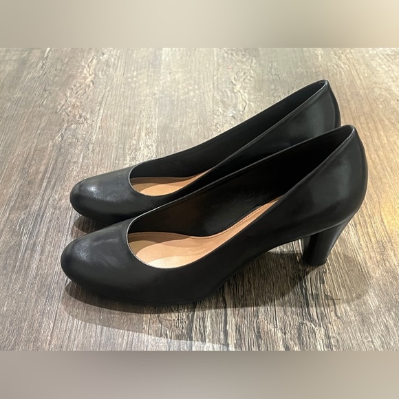 FINAL PRICE Antonio Melani Black Heels - Picture 1 of 6